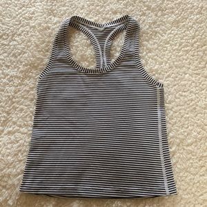 Lululemon Tank in size 4 (cropped)